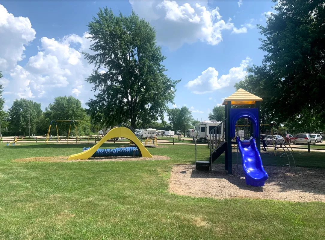 RV camping with Wi-Fi, Lantern DeForest, pet-friendly campground, motorhome parking, family-friendly campground in DeForest,